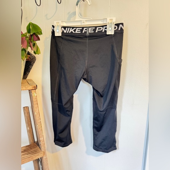 ✨ Nike Pro Dri-FIT 3/4 Compression Tights | Boys Size Medium 🏃‍♂️🖤 - Picture 4 of 8